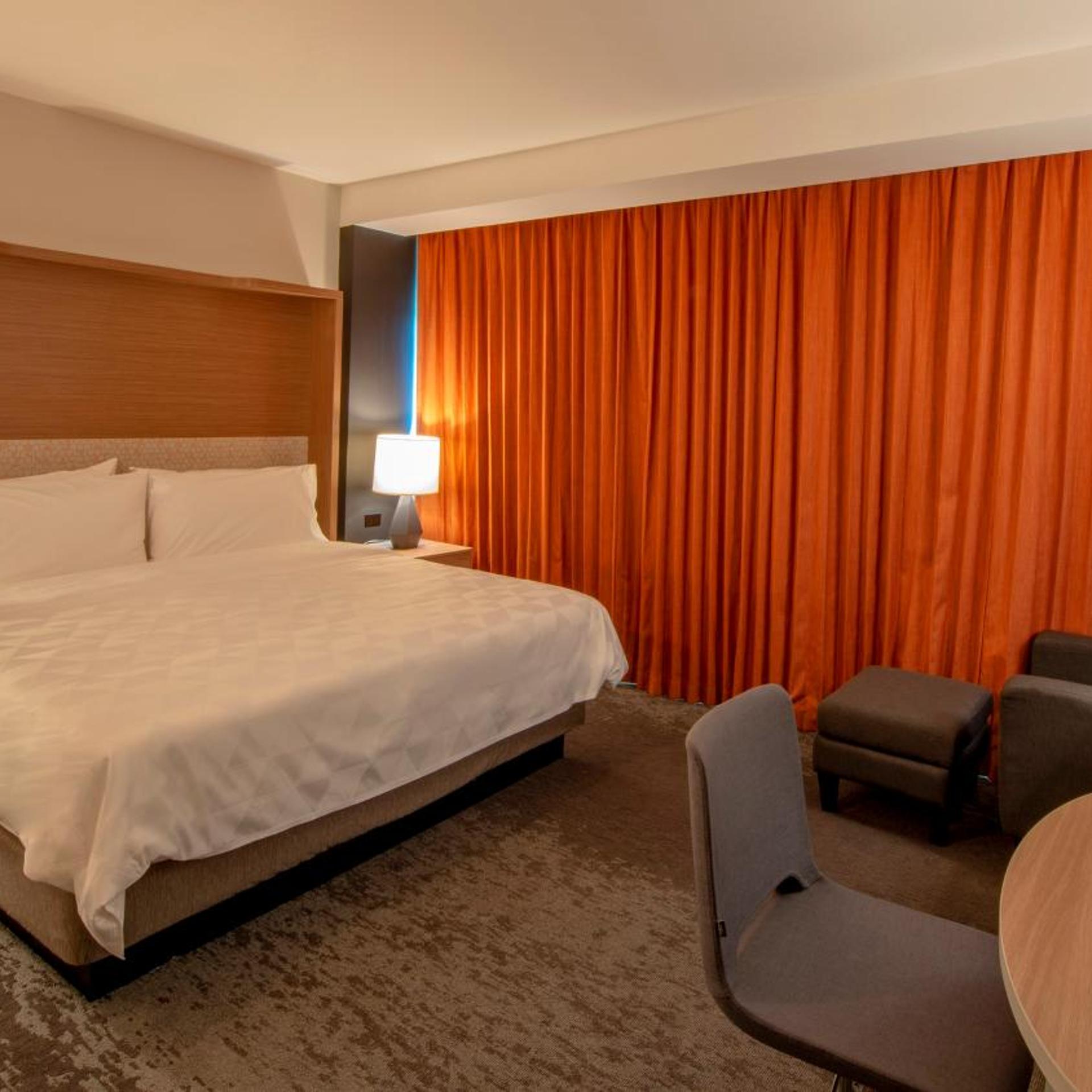 holiday inn and suites merida la isla