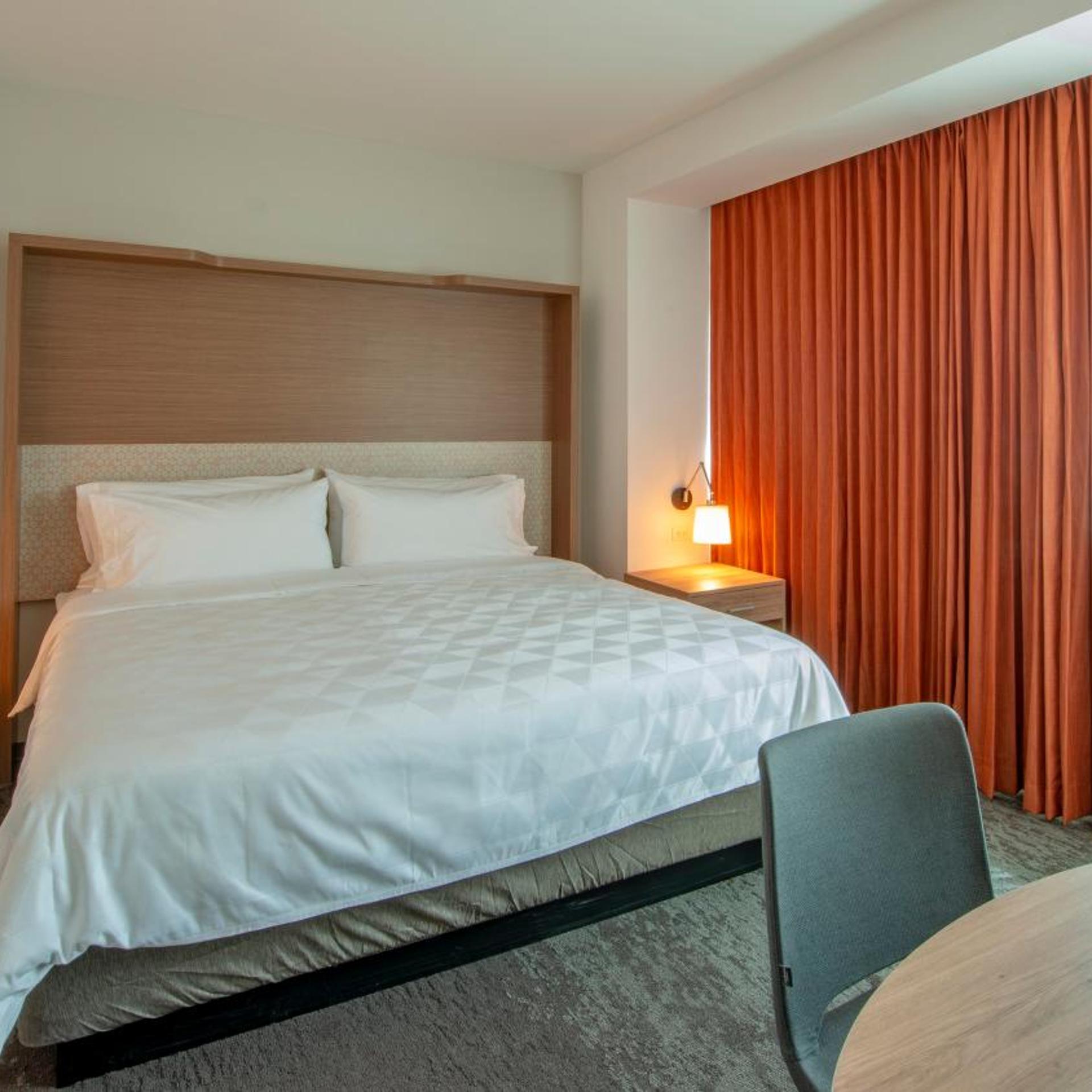 holiday inn and suites merida la isla