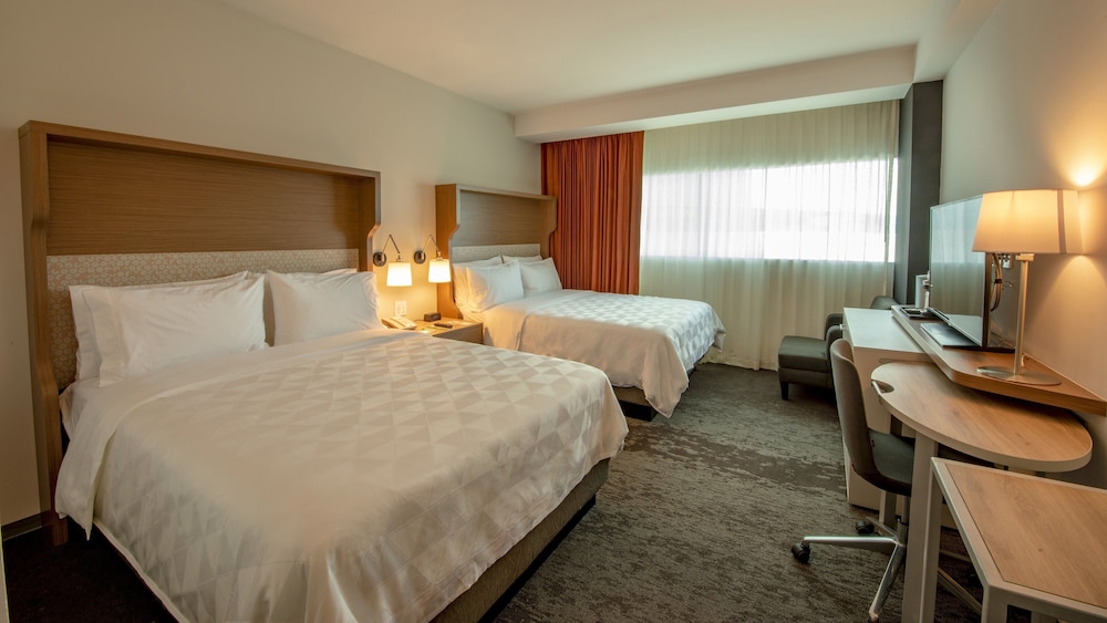 holiday inn and suites merida la isla