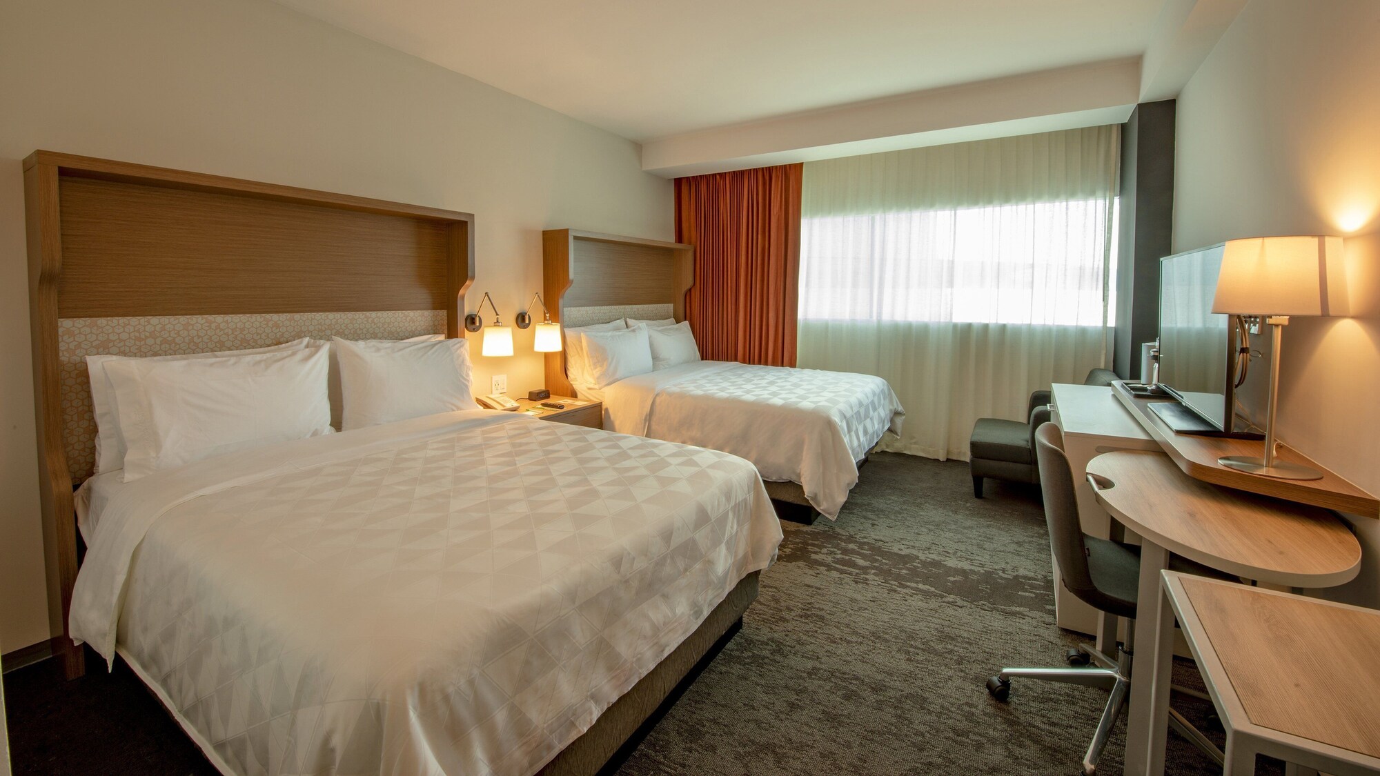 holiday inn and suites merida la isla