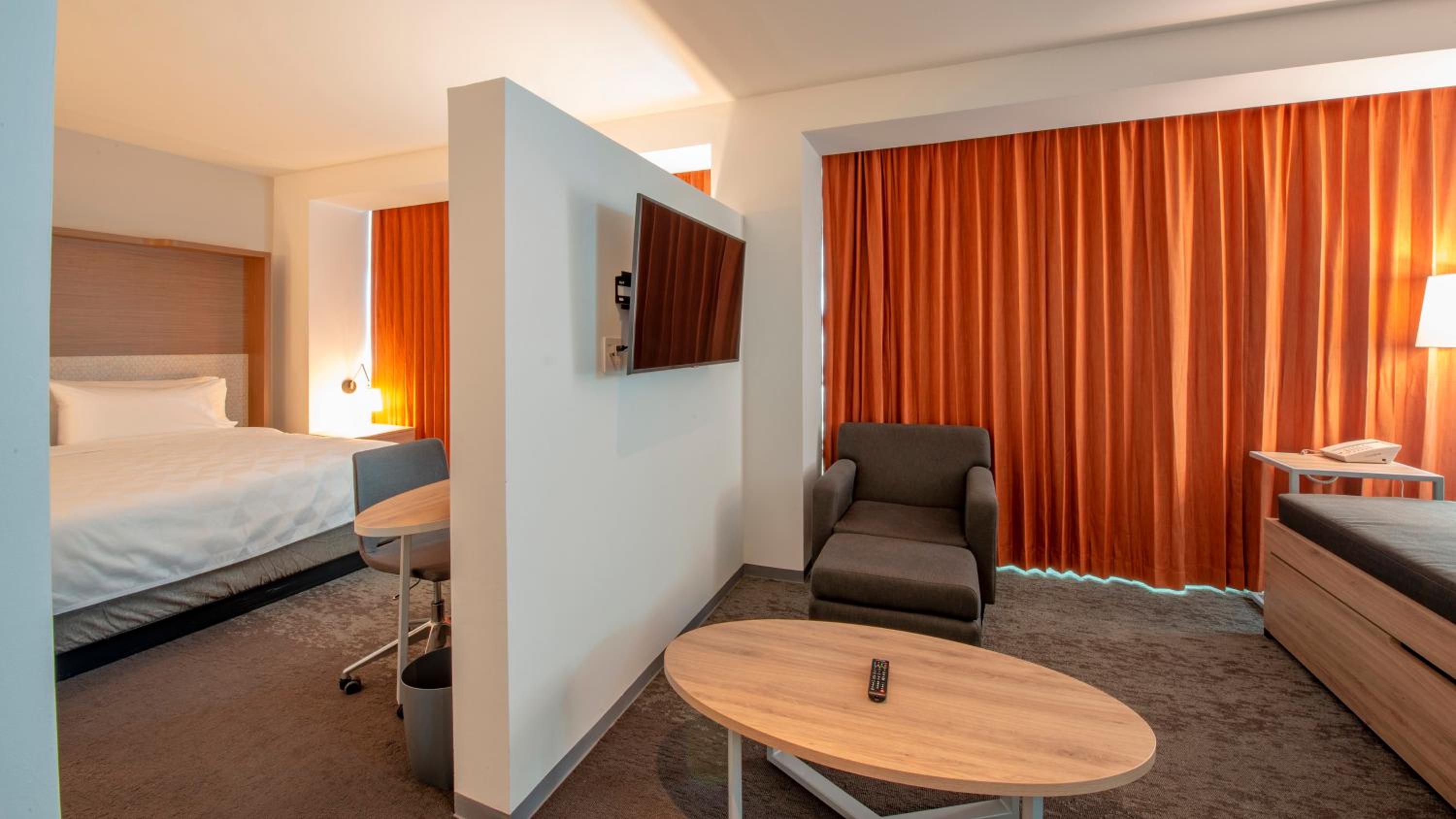 holiday inn and suites merida la isla