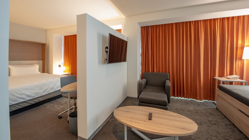holiday inn and suites merida la isla