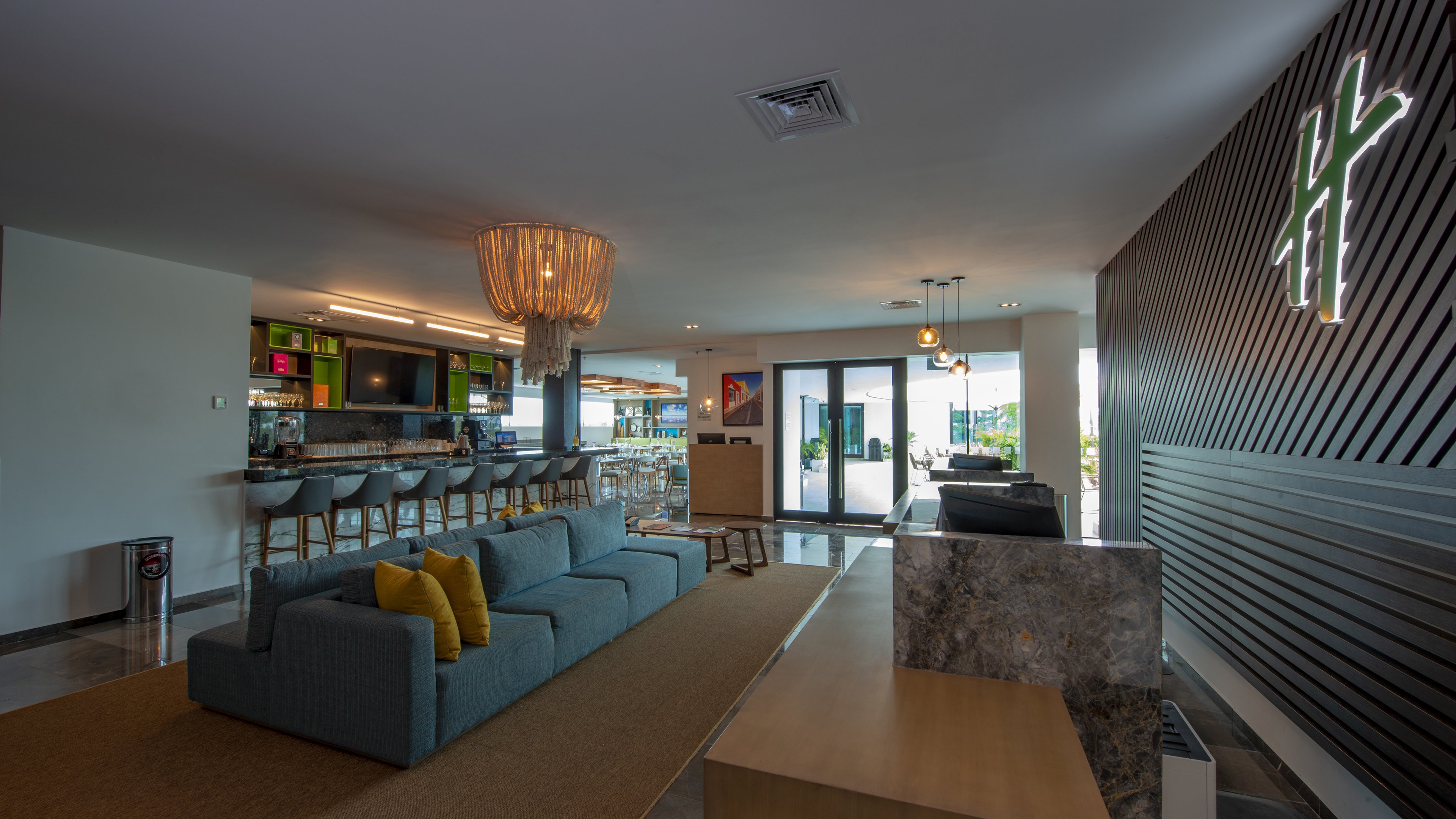 holiday inn and suites merida la isla