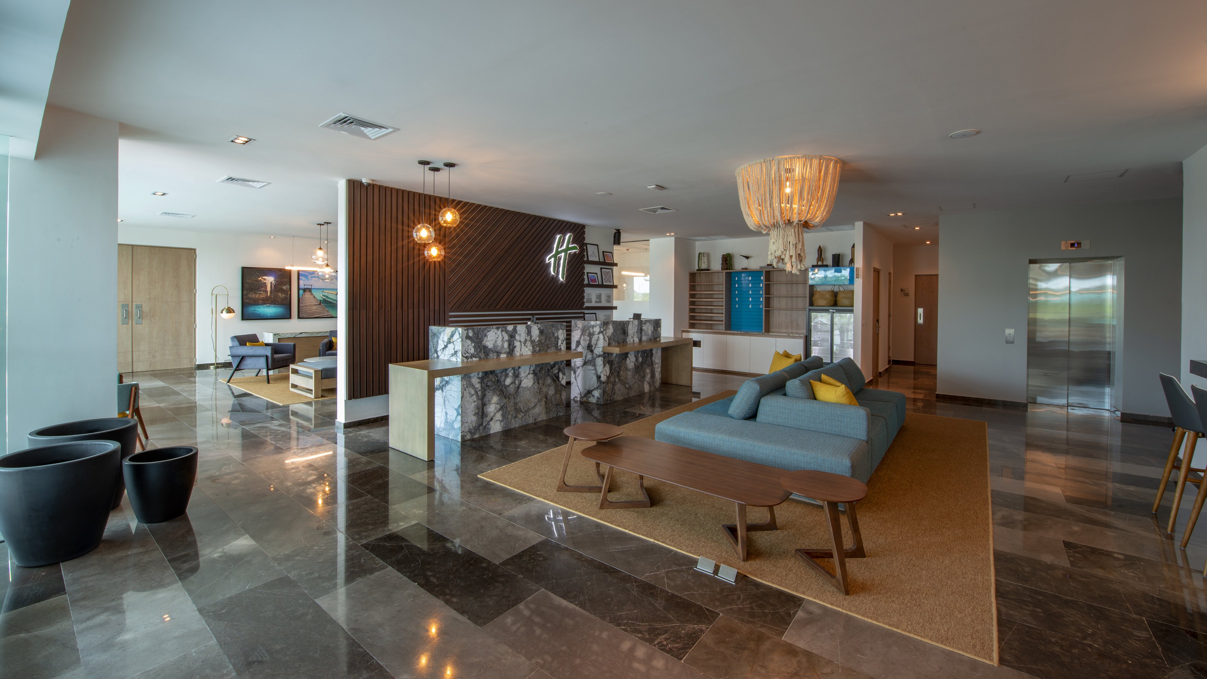 holiday inn and suites merida la isla