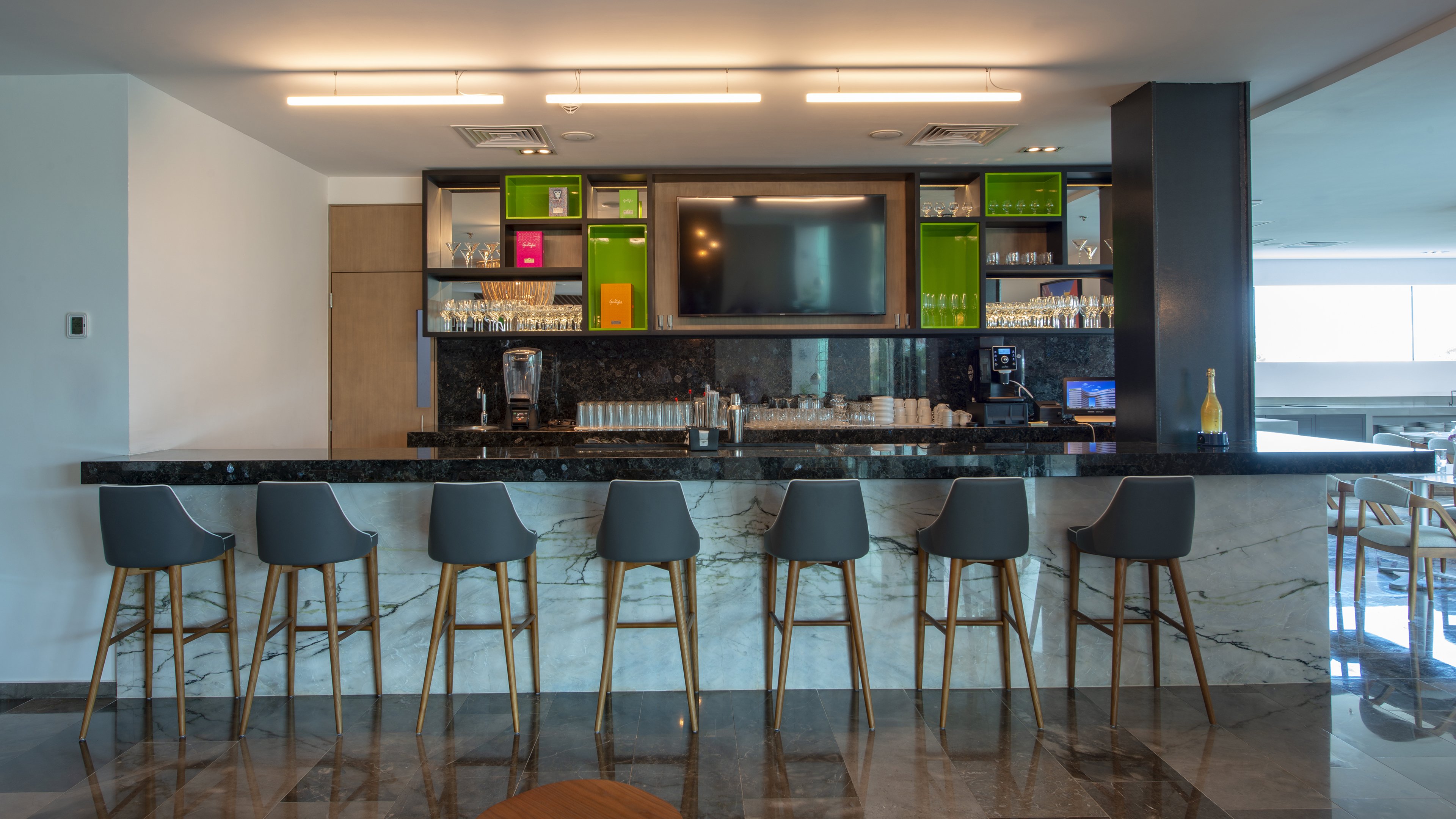 holiday inn and suites merida la isla