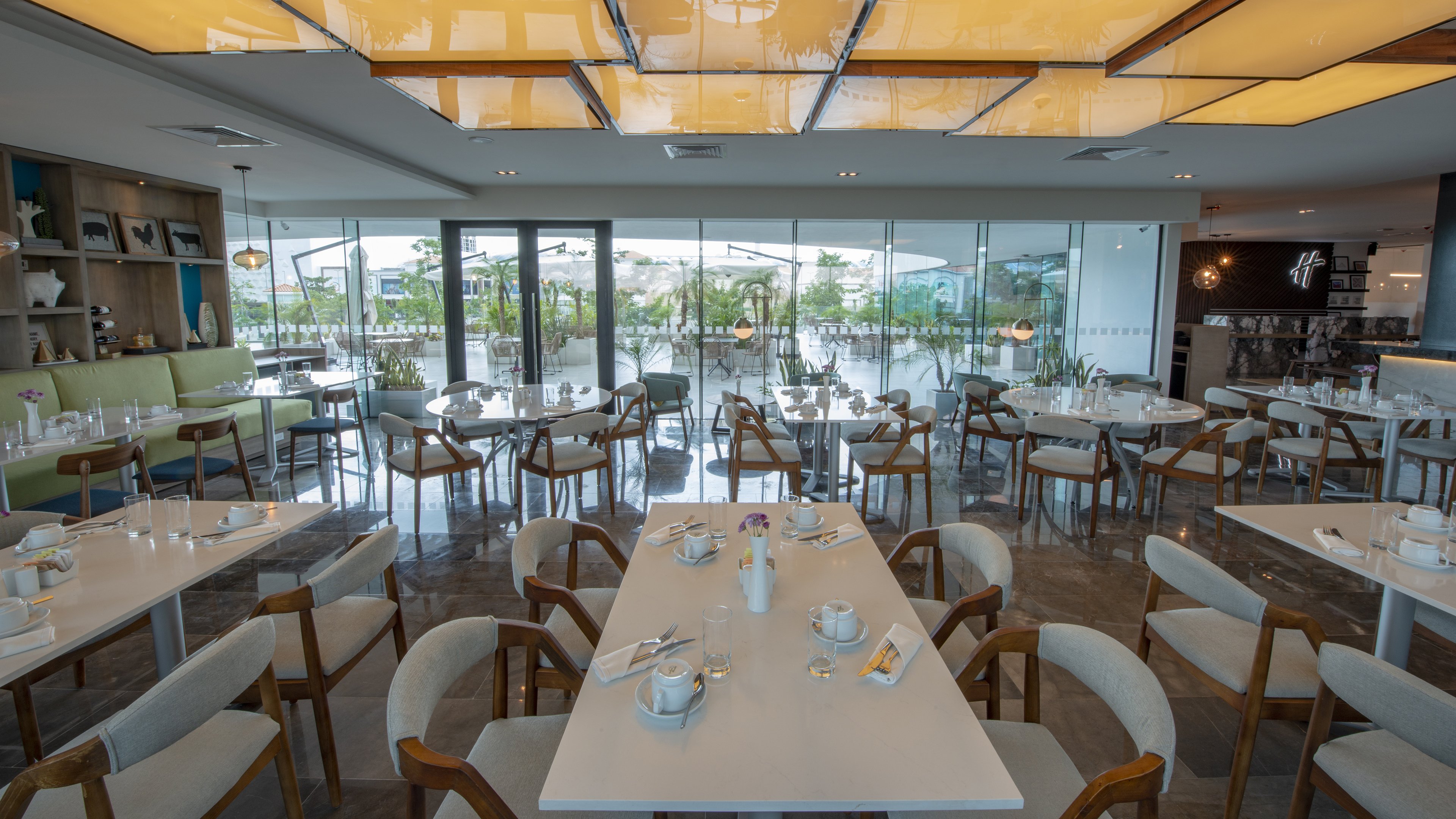 holiday inn and suites merida la isla