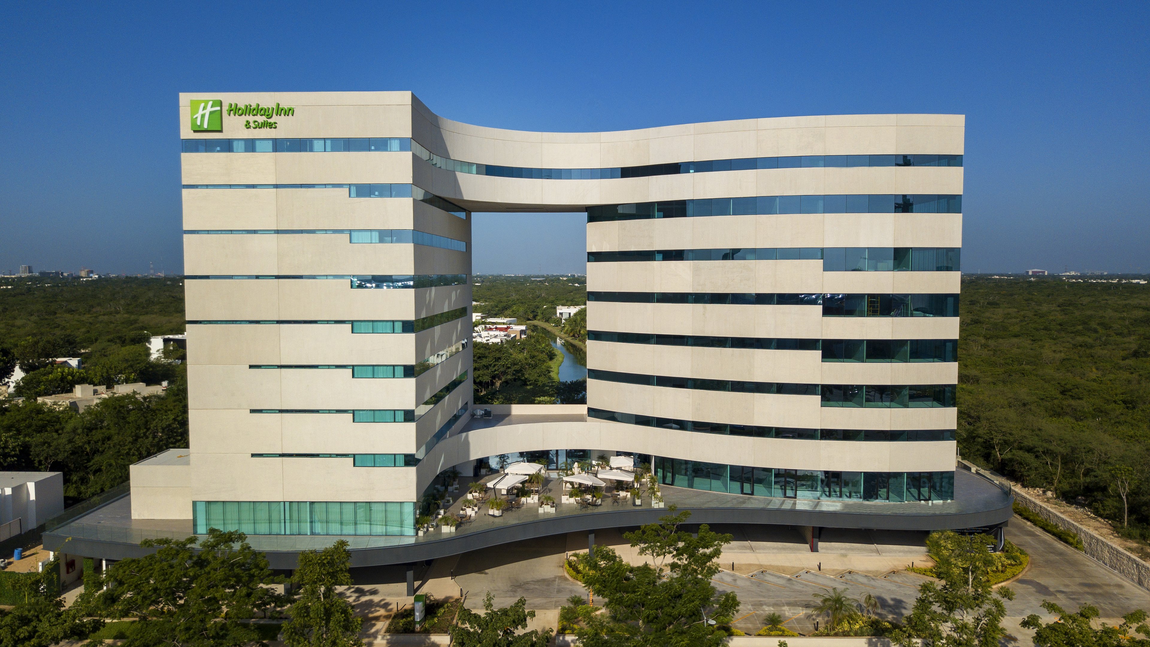 holiday inn and suites merida la isla