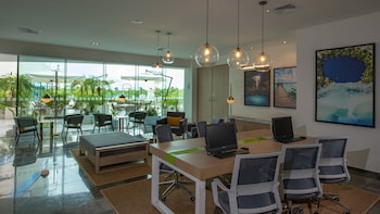 Holiday Inn & Suites Merida La Isla,Yucatán>>Mérida,4 star