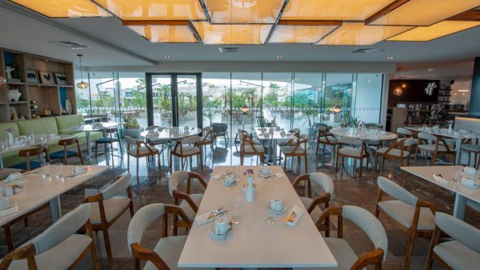 holiday inn and suites merida la isla