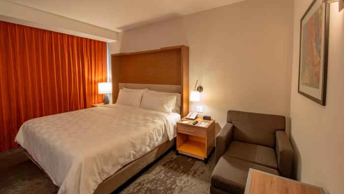 holiday inn and suites merida la isla