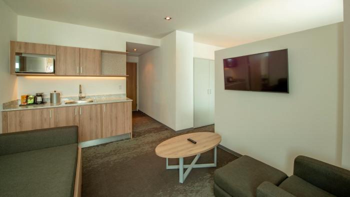 holiday inn and suites merida la isla
