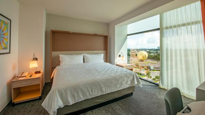 holiday inn and suites merida la isla