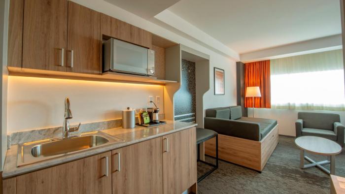 holiday inn and suites merida la isla
