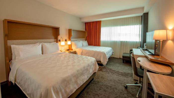 holiday inn and suites merida la isla