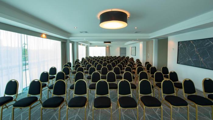 holiday inn and suites merida la isla