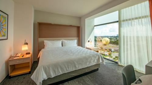 holiday inn and suites merida la isla