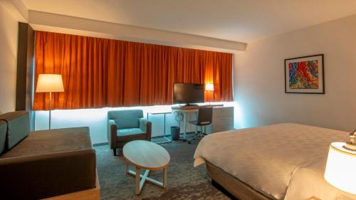 holiday inn and suites merida la isla