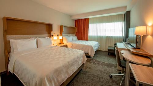 holiday inn and suites merida la isla