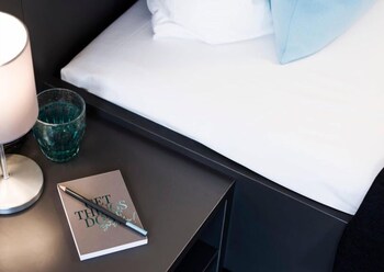 mood contemporary living