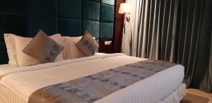 three points al salama