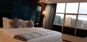 three points al salama