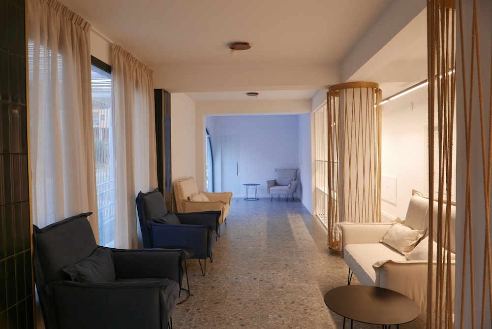 e j pyrgos bay hotel