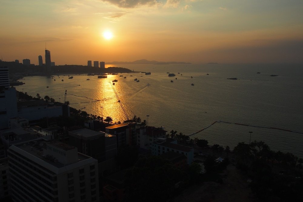 view talay 6 pattaya beach condominium by honey