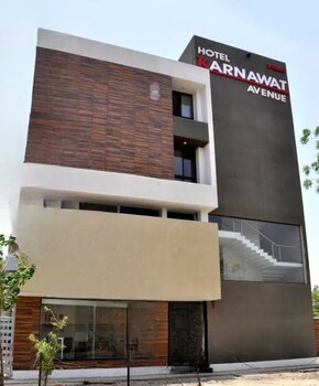 Hotel Karnawat Avenue,,2 star