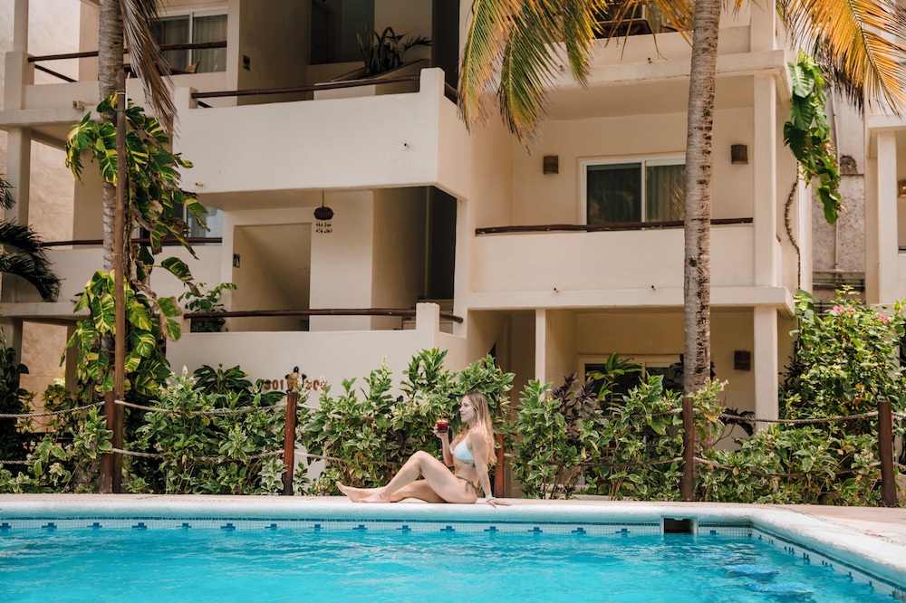 petit lafitte hotel