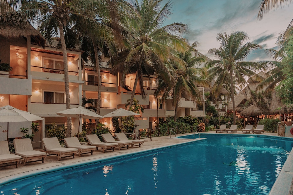 petit lafitte hotel