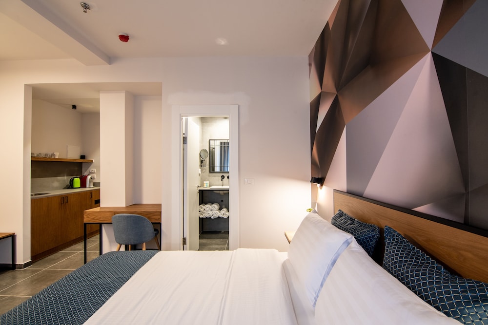 the elliot hotel