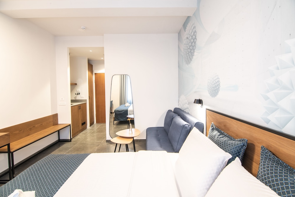 the elliot hotel