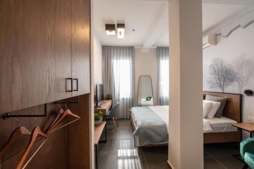 the elliot hotel