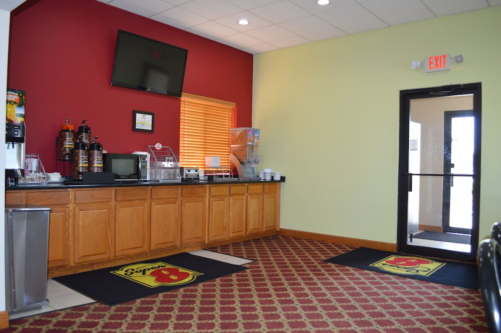 super 8 by wyndham ames