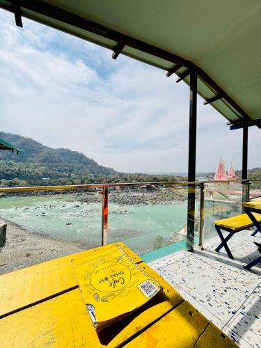 shalom backpackers rishikesh adults only