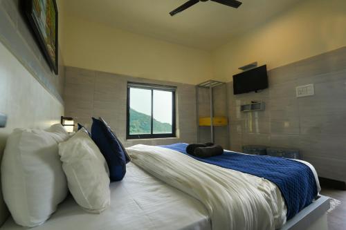 shalom backpackers rishikesh adults only