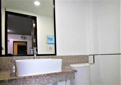 the 168 gallery residence