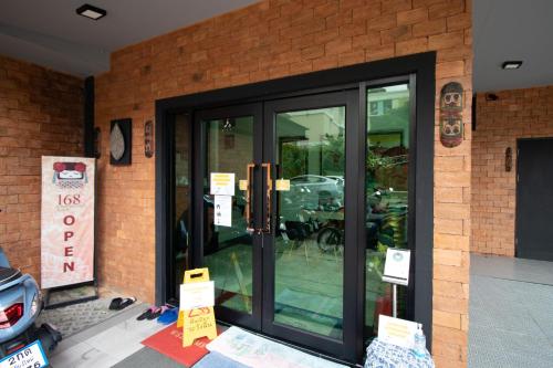 the 168 gallery residence