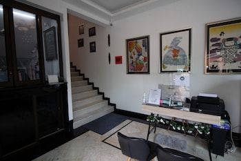 the 168 gallery residence