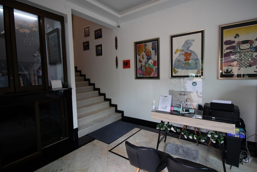 the 168 gallery residence