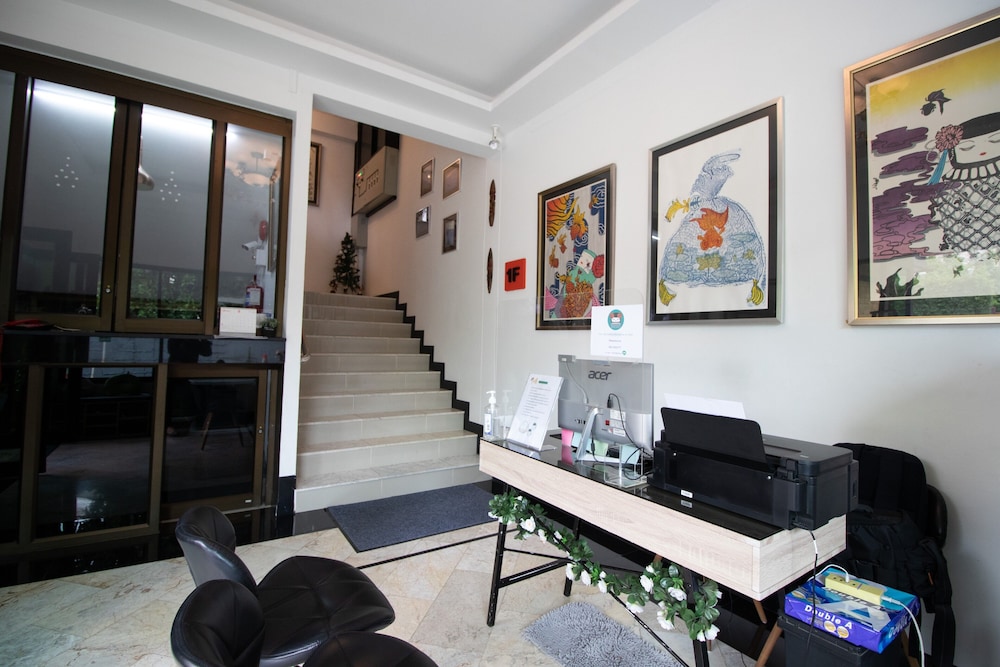 the 168 gallery residence