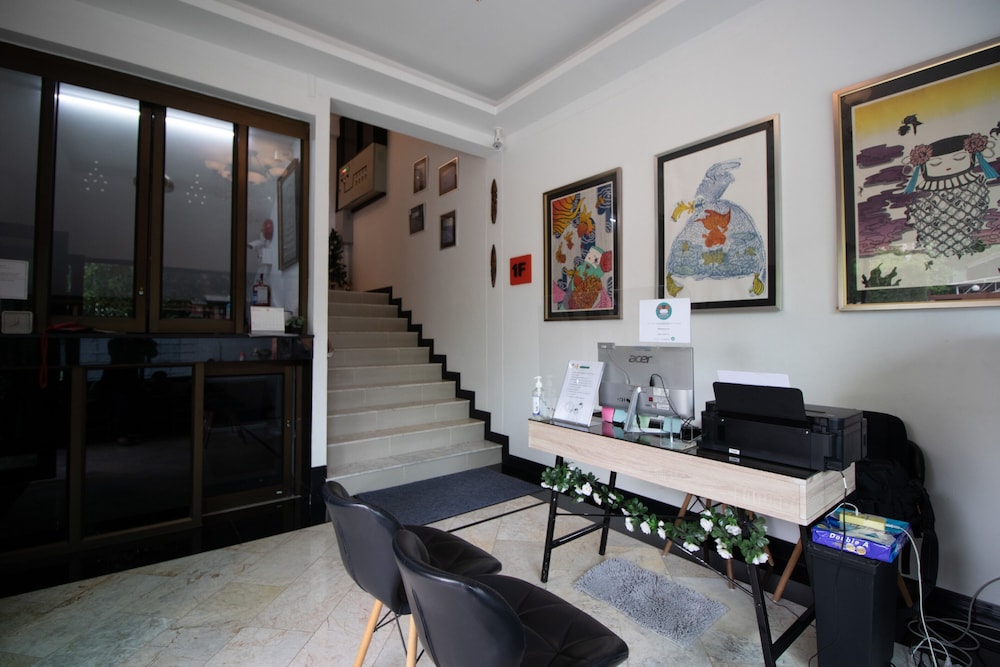 the 168 gallery residence