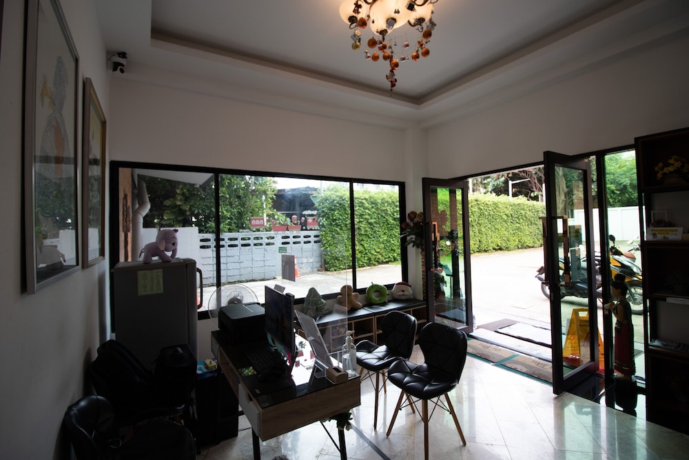 the 168 gallery residence