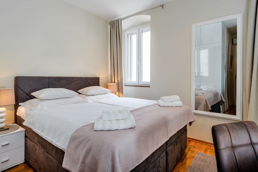 bouganvillea split apartments