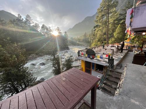 shanti cafe and hostels