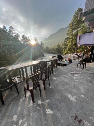 shanti cafe and hostels