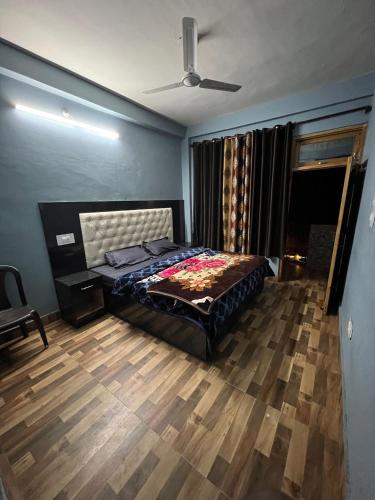 shanti cafe and hostels