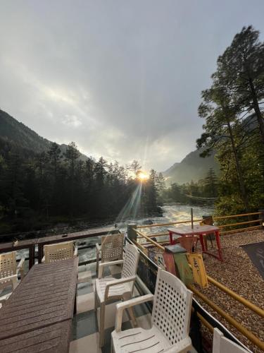 shanti cafe and hostels