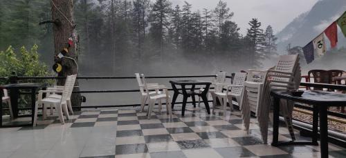 shanti cafe and hostels