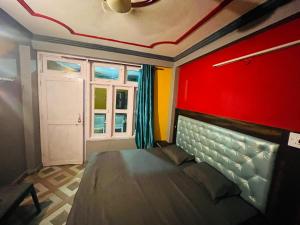 shanti cafe and hostels